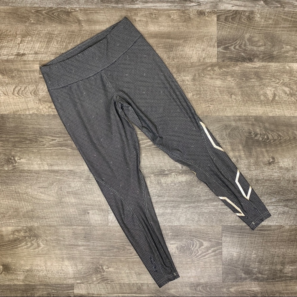 2XU Black Chevron Detail Leggings